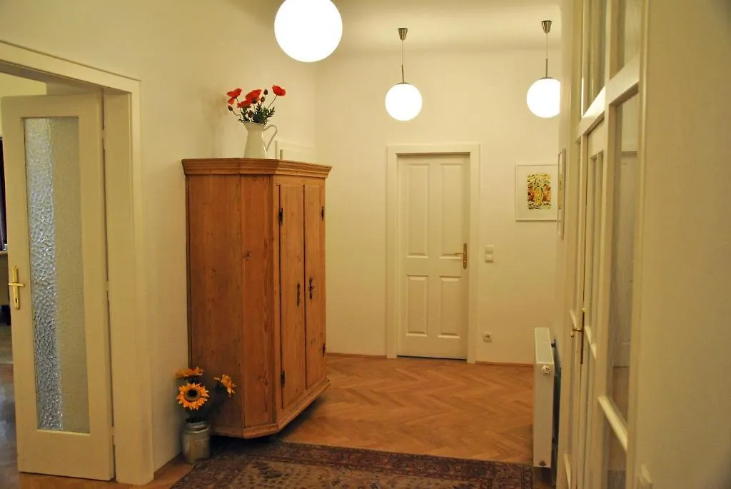 Schoenbrunn Park Apartement Vienna