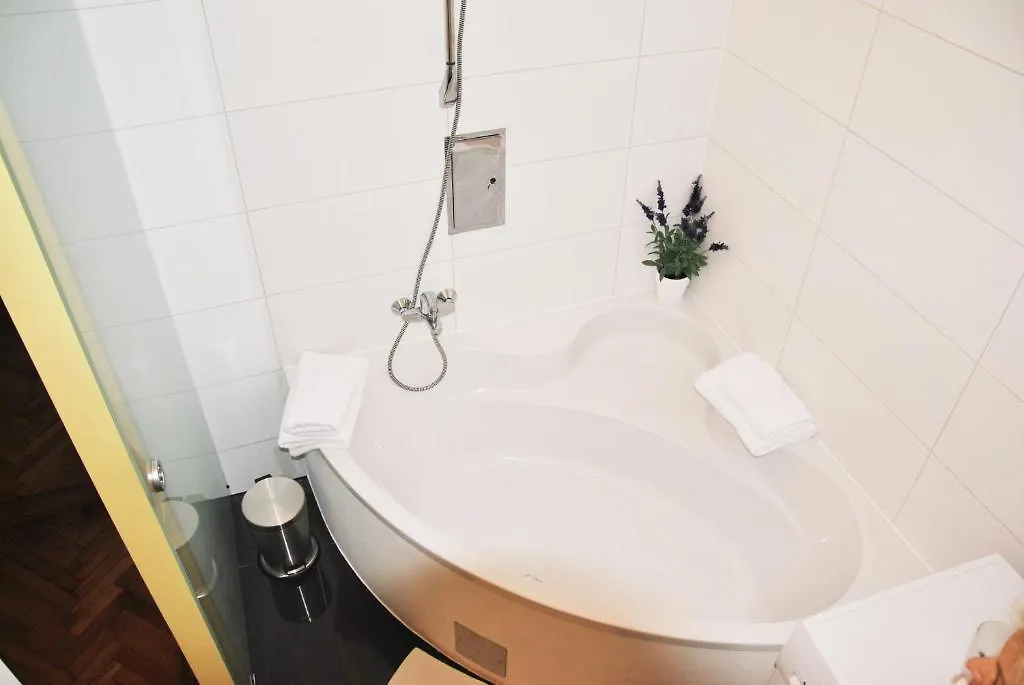 Schoenbrunn Park Apartement Vienna 0*,  Austria