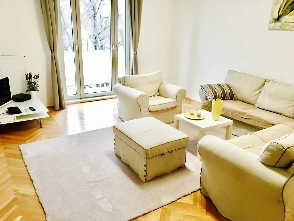Schoenbrunn Park Apartement Vienna